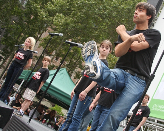 Photo Coverage: WICKED, 'ROCK', 'POPPINS' And VANITIES Perform At 'BROADWAY IN BRYANT PARK' 