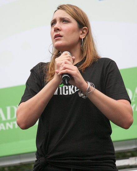 Photo Coverage: WICKED, 'ROCK', 'POPPINS' And VANITIES Perform At 'BROADWAY IN BRYANT PARK' 