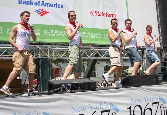 Photo Coverage: 'SHREK', 'NAKED', CHICAGO And JERSEY BOYS Perform At 'BROADWAY IN BRYANT PARK' Image