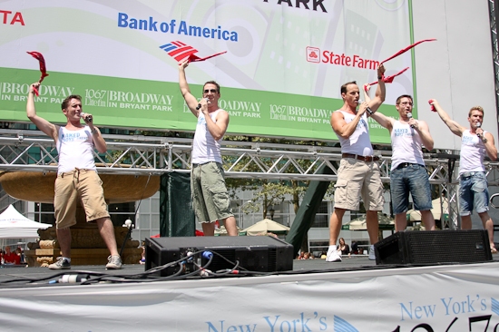 Photo Coverage: 'SHREK', 'NAKED', CHICAGO And JERSEY BOYS Perform At 'BROADWAY IN BRYANT PARK' Image