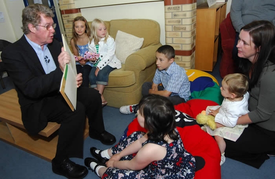 Photo Flash: Michael Crawford Visits Eckerlsey House In Support Of 'The Big Move' For The Sick Children's Trust Image