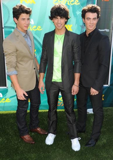 Nick Jonas, Joe Jonas and Kevin Jonas Photo