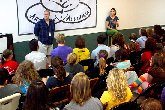 Photo Flash: SHREK THE MUSICAL Star Sutton Foster Visits Broadway Artists Alliance Image