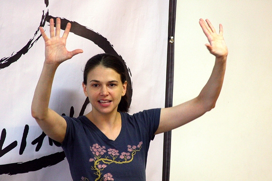 Photo Flash: SHREK THE MUSICAL Star Sutton Foster Visits Broadway Artists Alliance Image
