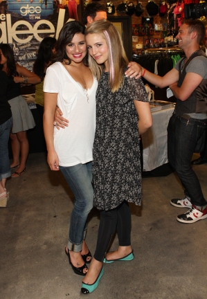 Photo Flash: The GLEE 'GLEEK' Tour Hits The Road Image
