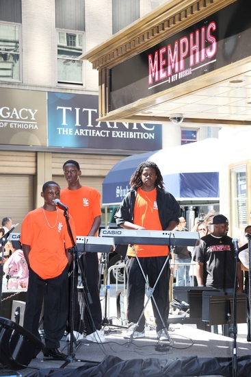 Photo Coverage: Bryan, DiPietro And The MEMPHIS Cast Celebrate Shubert Theatre Box Office Opening Image
