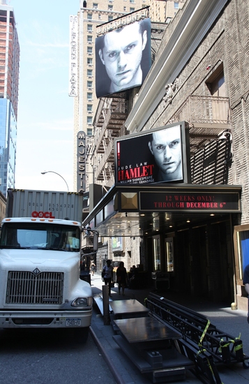 Photo Coverage: 'HAMLET' Marquee Unveiling At The Broadhurst Theatre Image