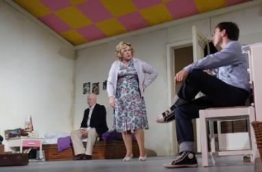 Photo Flash: PRICK UP YOUR EARS Opens at the Comedy Theatre 9/17 Image