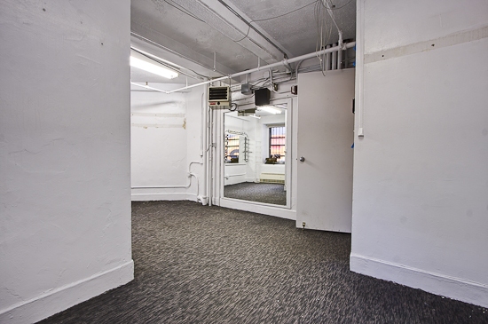 Photo Exclusive: Carrie Fisher's WISHFUL DRINKING Dressing Room Makeover - Before/After Image