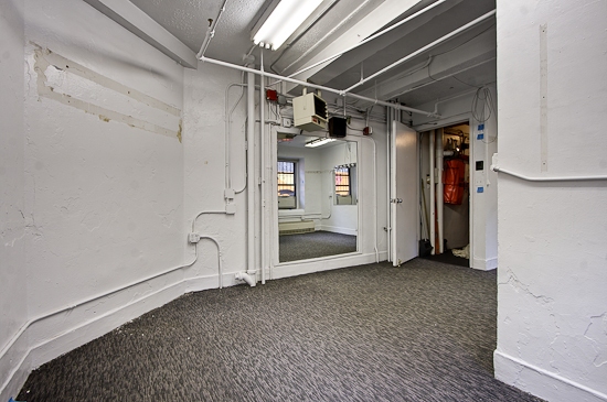 Photo Exclusive: Carrie Fisher's WISHFUL DRINKING Dressing Room Makeover - Before/After Image