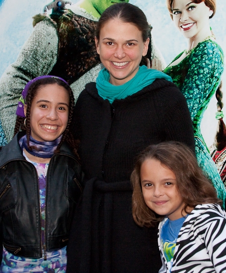 Photo Coverage: SHREK THE MUSICAL's 'NOT YOUR ORDINARY PRINCESS' Winners Meet Sutton Foster...And The Press! Image