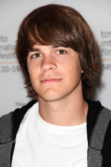 Johnny Simmons Photo