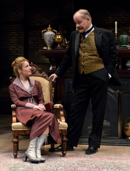 Photo Flash: Steppenwolf Theatre Presents FAKE Image