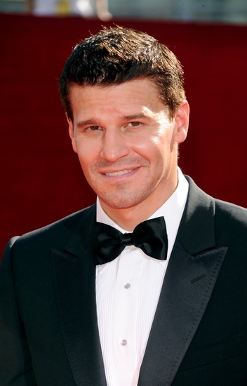 Photo Coverage: 2009 Emmy Awards - Arrivals - The Men Image