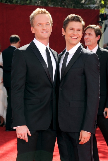 Photo Coverage: 2009 Emmy Awards - Arrivals - The Men Image