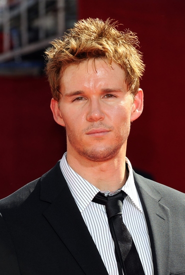 Photo Coverage: 2009 Emmy Awards - Arrivals - The Men Image