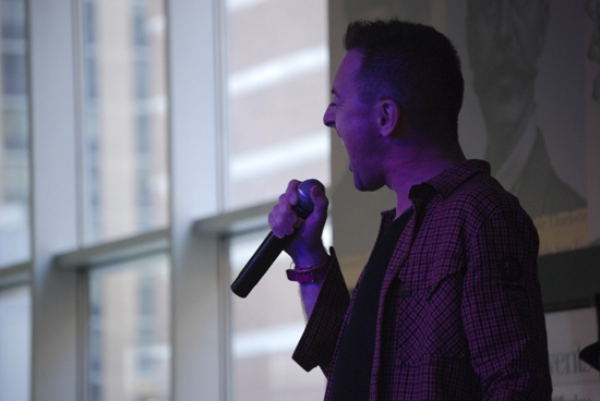 Photo Coverage: Alan Cumming Sings and Signs 'BLUE CAR' at Barnes & Noble Image