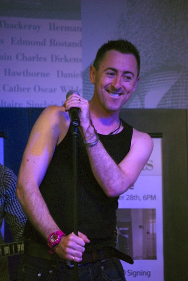 Photo Coverage: Alan Cumming Sings and Signs 'BLUE CAR' at Barnes & Noble Image
