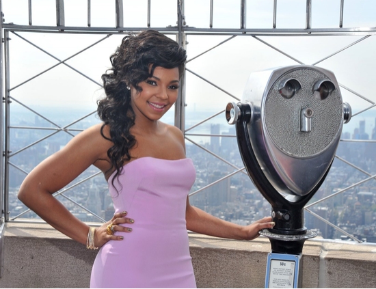 Photo Coverage: Ashanti Lights The Empire State Building 'Green' in Honor of 'OZ' 