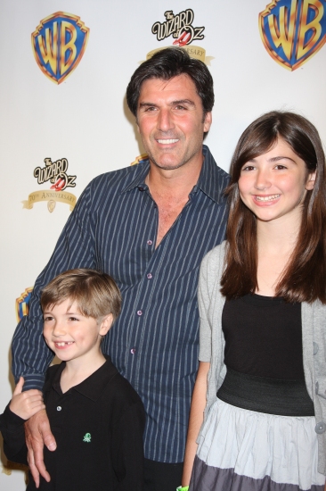 Vincent Irizarry with his kids Photo