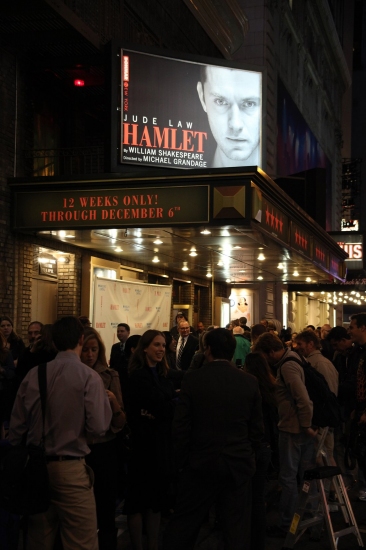 Photo Coverage: HAMLET Opening Night on Broadway - Arrivals Image