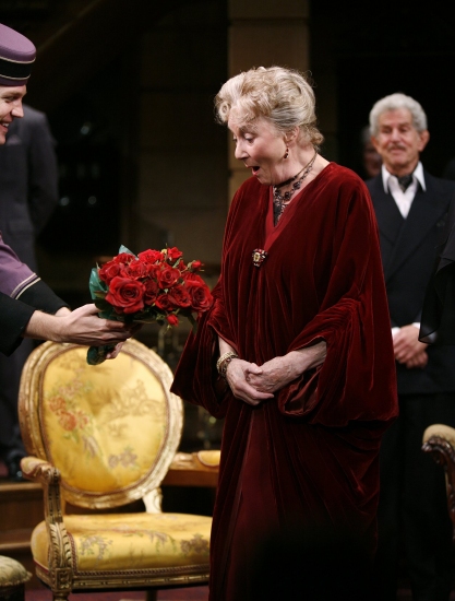 Photo Coverage: THE ROYAL FAMILY - Curtain Call Image