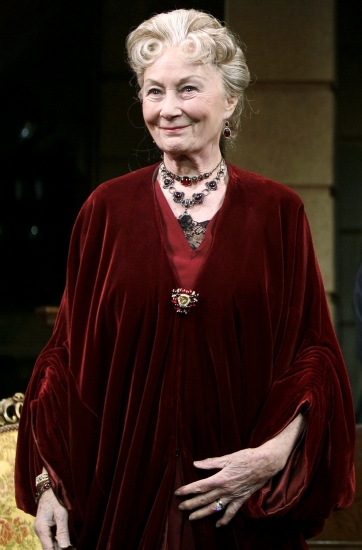 Photo Coverage: THE ROYAL FAMILY - Curtain Call Image