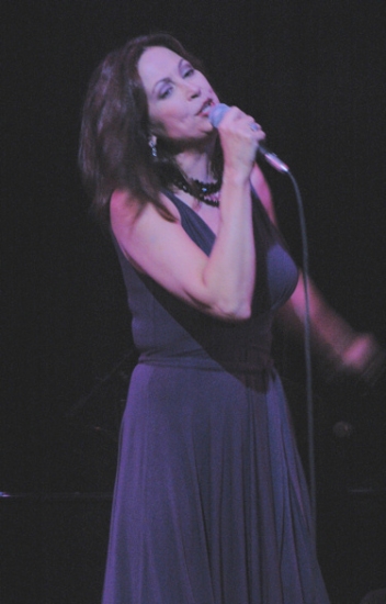 Photo Coverage: All of Me - Linda Eder at Town Hall - Performance! Image