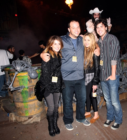 Photo Coverage: Bynes and Grimes Visit Universal Studios Hollywood Halloween Horror Nights 