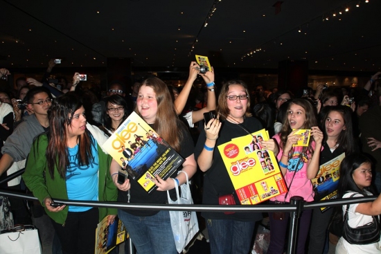 Photo Coverage: The Cast of Fox's GLEE Celebrate CD Release at Borders Columbus Circle  Image