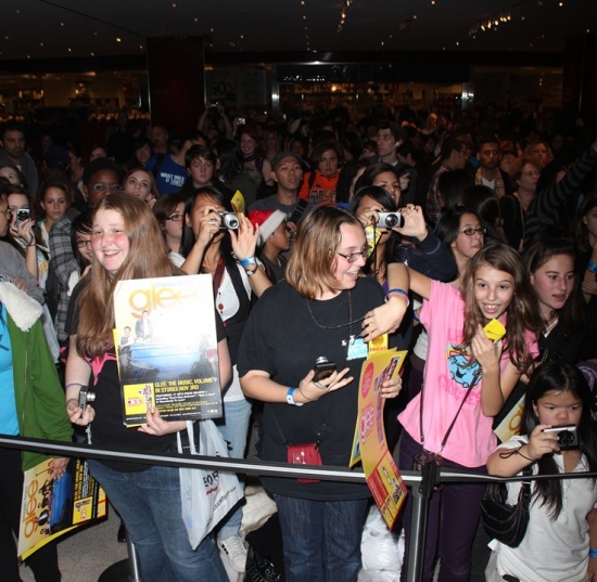Photo Coverage: The Cast of Fox's GLEE Celebrate CD Release at Borders Columbus Circle Image