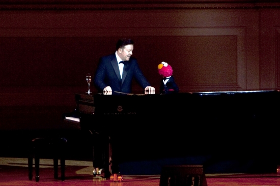  Ricky Gervais and Elmo Photo