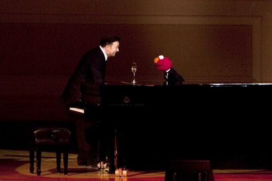 Photo Flash: Ricky Gervais and Elmo 'Play' Carnegie Hall Image