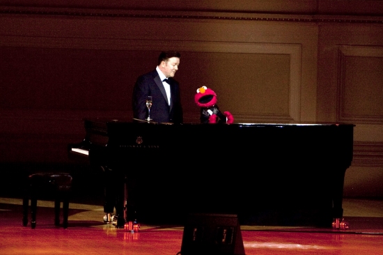 Photo Flash: Ricky Gervais and Elmo 'Play' Carnegie Hall Image