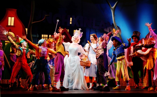 Photo Flash: THE WIZARD OF OZ National Tour Hits the Lyric Opera House! Image