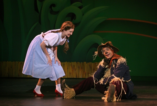 Photo Flash: THE WIZARD OF OZ National Tour Hits the Lyric Opera House! Image