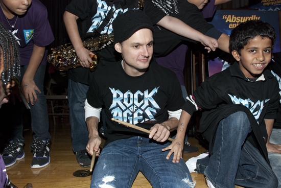 Photo Coverage: ROCK OF AGES and VH1 Save The Music Visit PS/IS 111 Image
