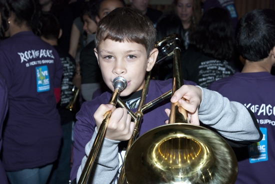 Photo Coverage: ROCK OF AGES and VH1 Save The Music Visit PS/IS 111 Image