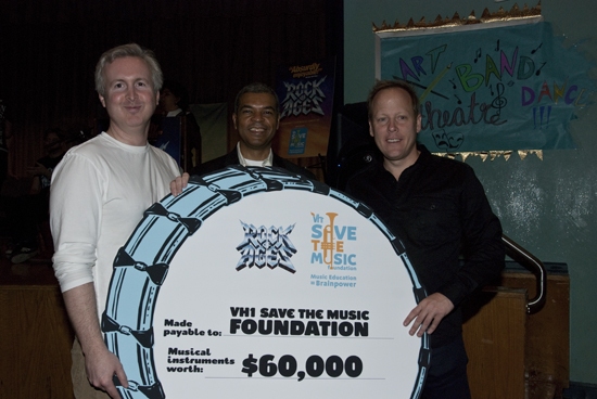 Photo Coverage: ROCK OF AGES and VH1 Save The Music Visit PS/IS 111 Image