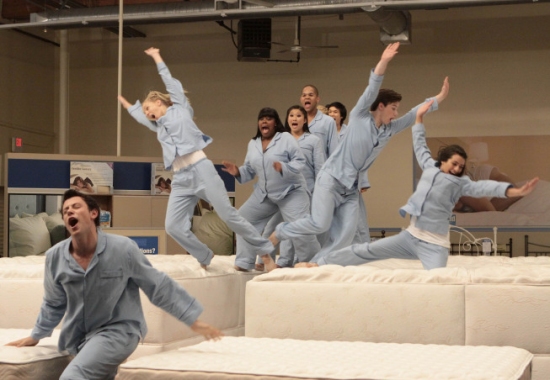 Photo Flash: GLEE - Episode Sneak Peek - 'Mattress' Image