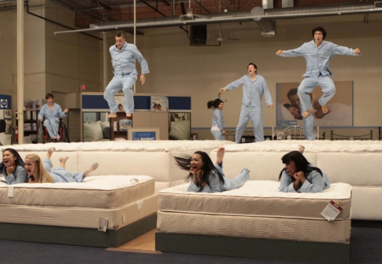 Photo Flash: GLEE - Episode Sneak Peek - 'Mattress' Image