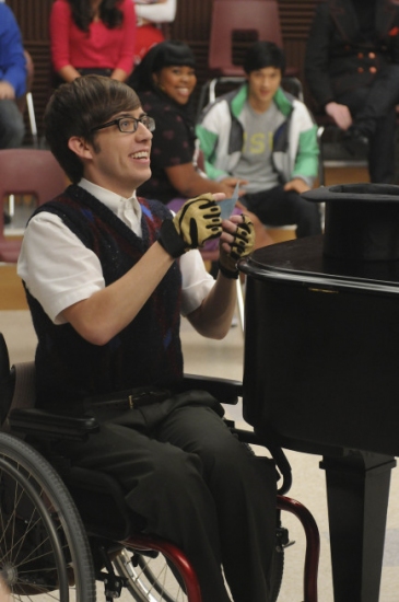 Photo Flash: GLEE - Episode Sneak Peek - 'Ballad' Airs Tonight! Image