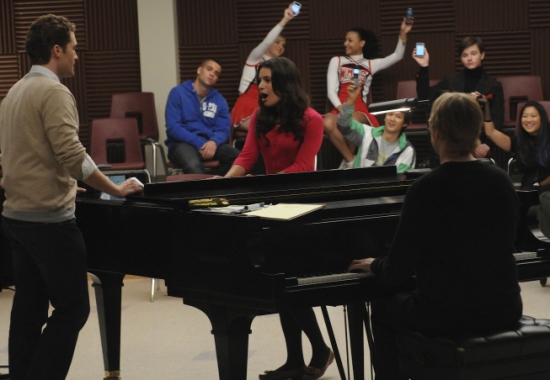 Will (Matthew Morrison, L) and Rachel (Lea Michele, red shirt) sing a duet as the Gle Photo