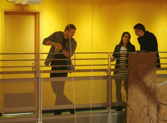 Photo Coverage: 'TWILIGHT: New Moon' Stars Nikki Reed and Kellan Lutz Visit Toys R Us Image