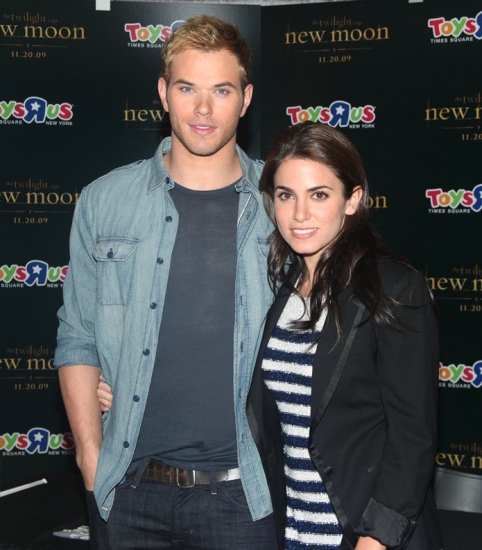Photo Coverage: 'TWILIGHT: New Moon' Stars Nikki Reed and Kellan Lutz Visit Toys R Us Image