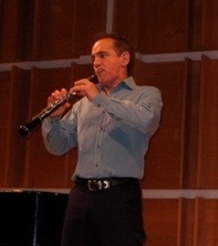Jason Graae plays the clarinet Photo