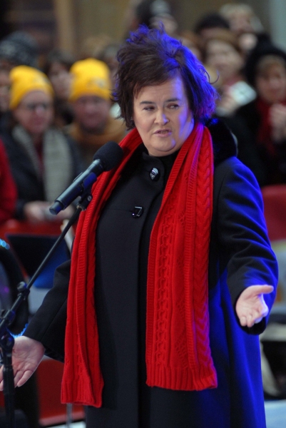 Photo Coverage: Susan Boyle Sings on NBC's Today Show Image