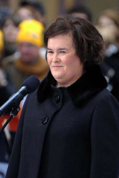 Photo Coverage: Susan Boyle Sings on NBC's Today Show Image