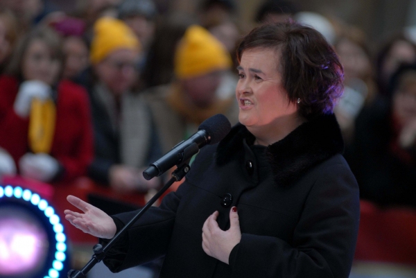 Photo Coverage: Susan Boyle Sings on NBC's Today Show Image