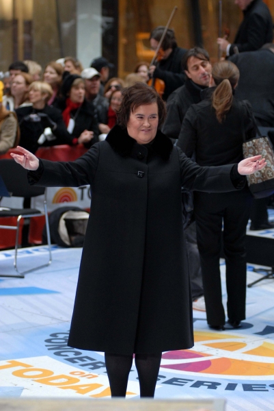 Photo Coverage: Susan Boyle Sings on NBC's Today Show Image